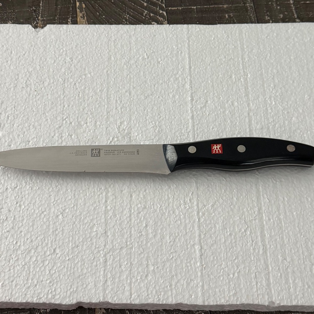 Zwilling Henckels Twin Signature 6" Utility Knife Black Fair Nicks 30723-162